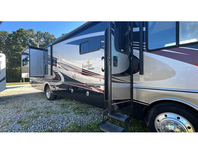 2014 Fleetwood Bounder Classic Ford 36R Class A at Riverside Camping Center STOCK# P7212A Photo 3