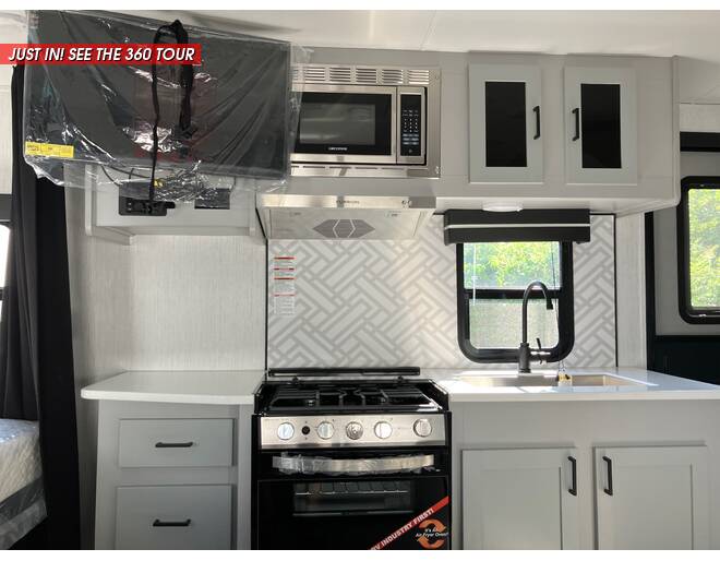 2024 Heartland North Trail Ultra-Lite 21RBSS Travel Trailer at Riverside Camping Center STOCK# C0737 Photo 6