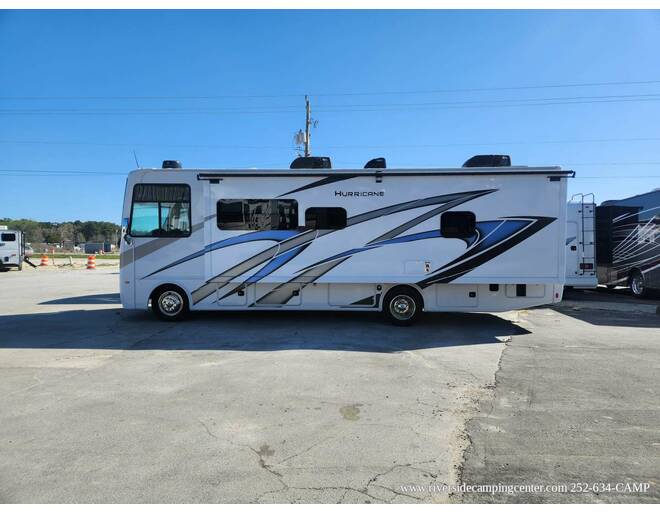 2024 Thor Luminate Ford F-53 CC35 Class A at Riverside Camping Center STOCK# C0809 Photo 4