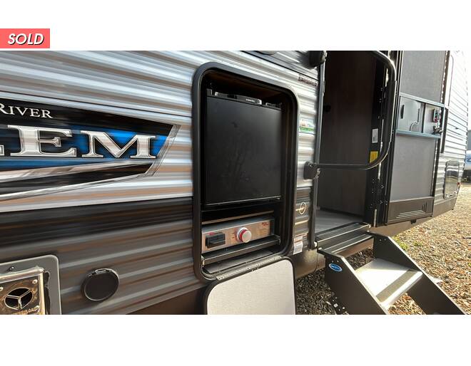 2022 Salem 26DBUD Travel Trailer at Riverside Camping Center STOCK# C0644A Photo 3
