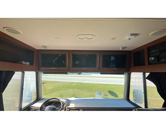 2014 Fleetwood Bounder Classic Ford 36R Class A at Riverside Camping Center STOCK# P7212A Photo 11