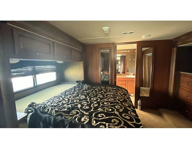 2014 Fleetwood Bounder Classic Ford 36R Class A at Riverside Camping Center STOCK# P7212A Photo 15