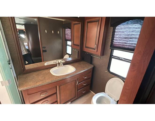 2014 Fleetwood Bounder Classic Ford 36R Class A at Riverside Camping Center STOCK# P7212A Photo 17