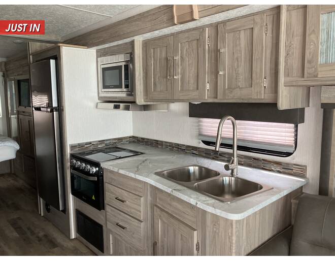2020 Coachmen Pursuit Ford F-53 29SS Class A at Riverside Camping Center STOCK# R15300R Photo 7