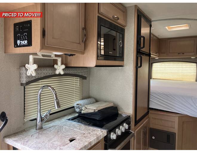2020 Thor Chateau Chevrolet 22E Class C at Riverside Camping Center STOCK# R15328M Photo 10