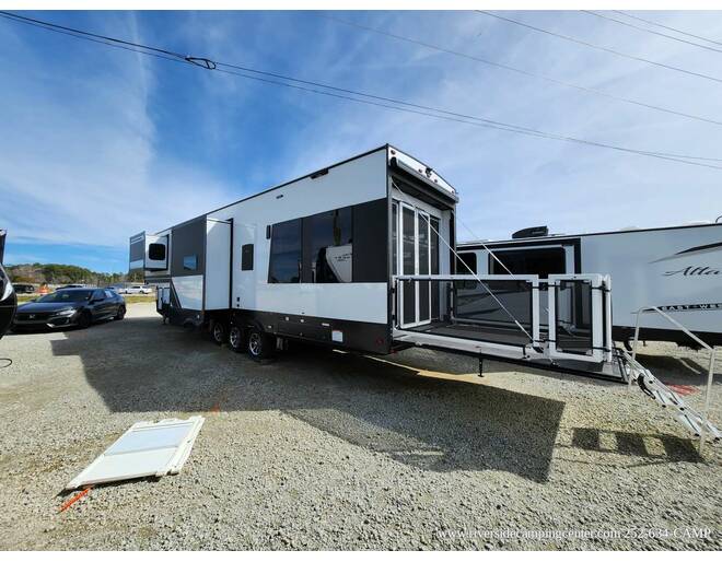 2024 East to West Takoda Toy Hauler 350TH Fifth Wheel at Riverside Camping Center STOCK# C0802 Photo 5