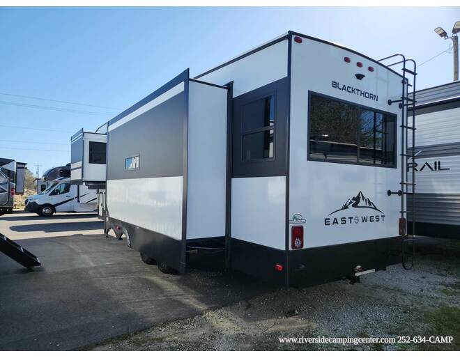 2024 East to West Blackthorn 3100RL Fifth Wheel at Riverside Camping Center STOCK# C0824 Photo 4