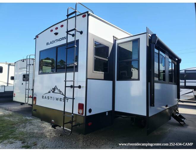 2024 East to West Blackthorn 3100RL Fifth Wheel at Riverside Camping Center STOCK# C0824 Photo 5