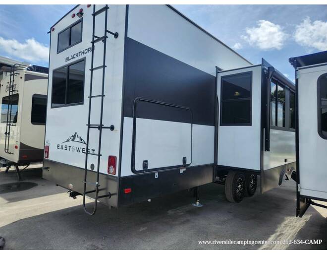 2024 East to West Blackthorn 3700BH-OK Fifth Wheel at Riverside Camping Center STOCK# C0836 Photo 5